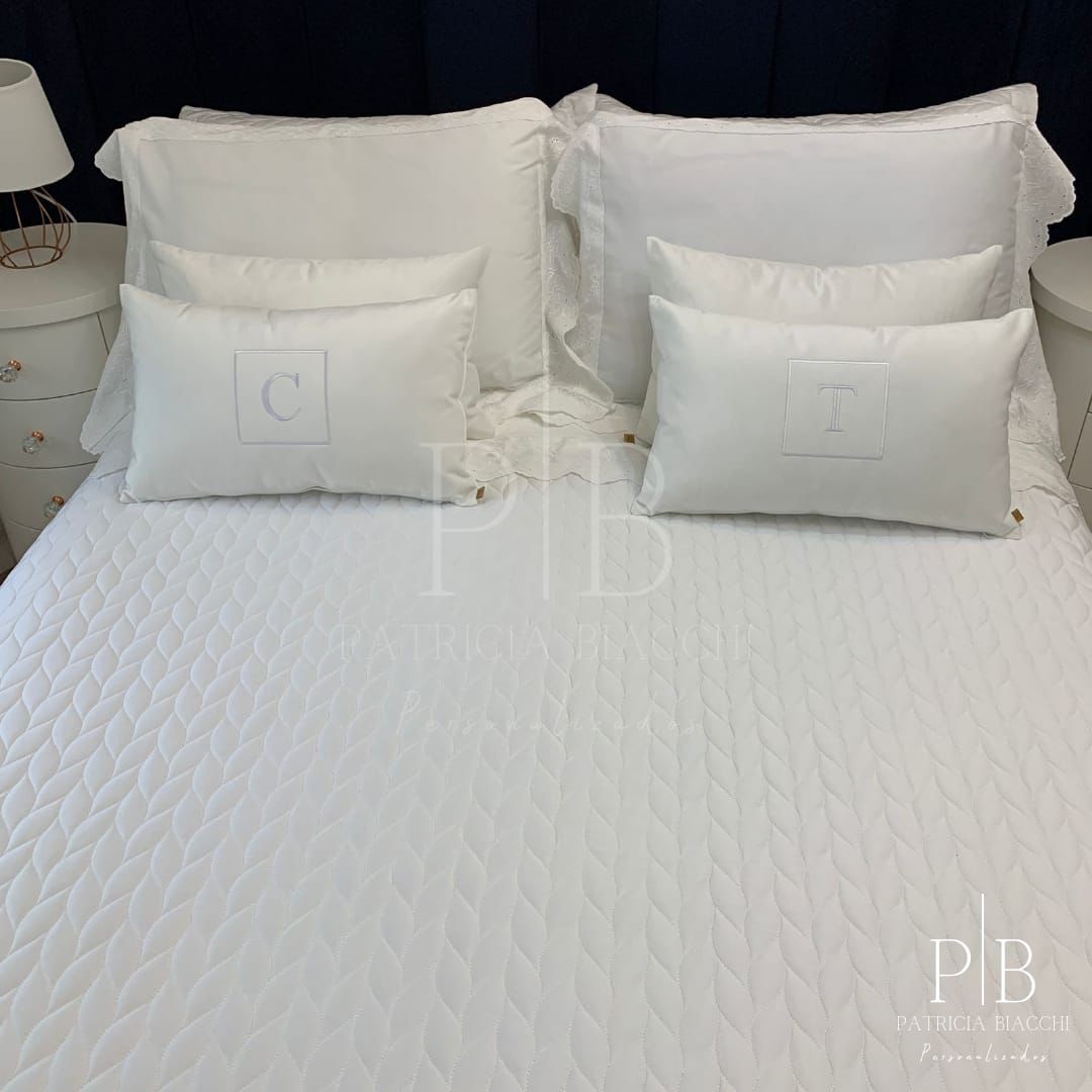 Par de Almofadas com Iniciais Square Veludo Branco Bordado Branco