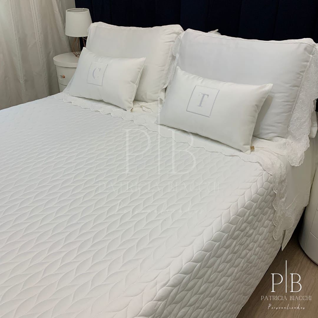 Par de Almofadas com Iniciais Square Veludo Branco Bordado Branco